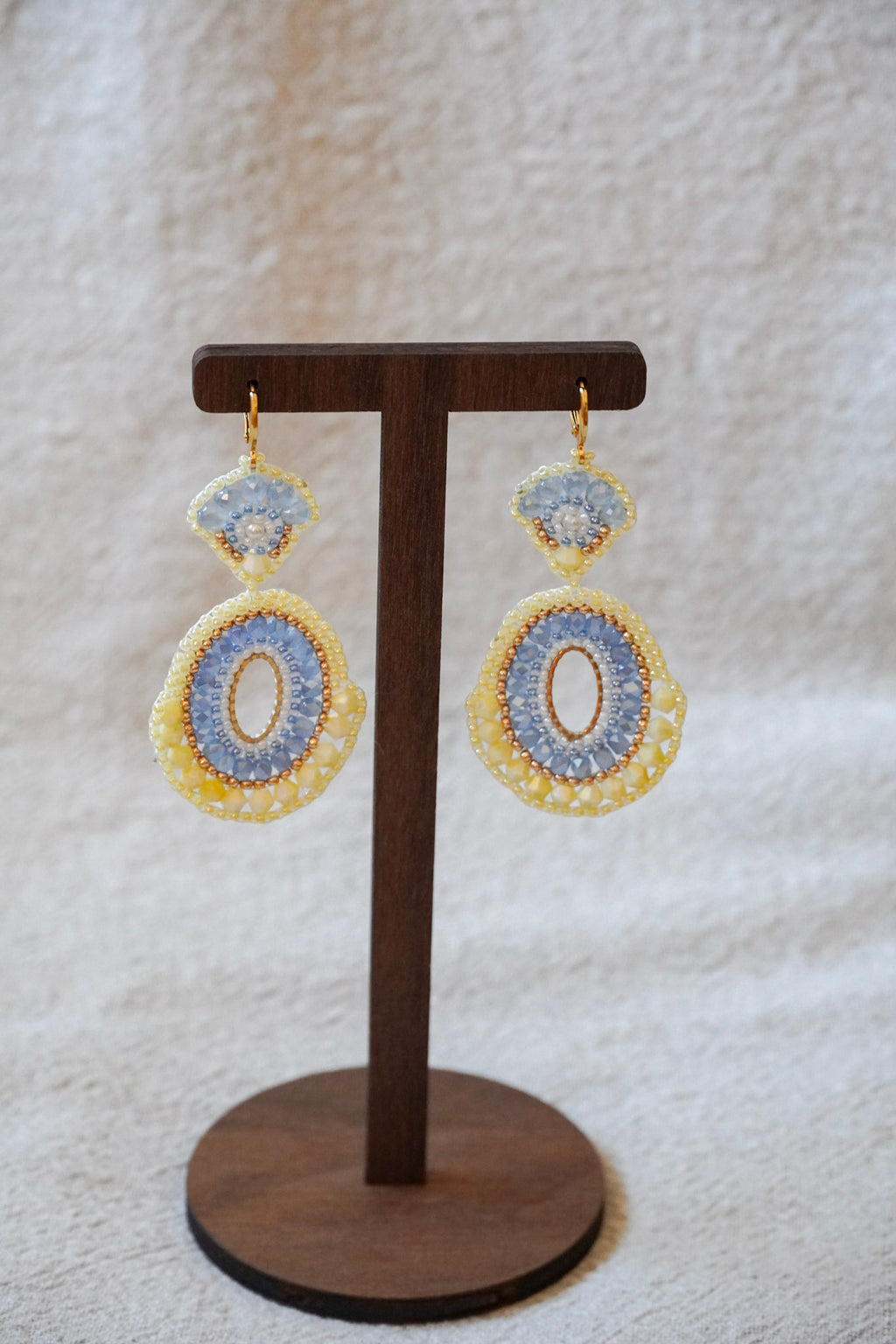 Modell "Elsa" in butteryellow/hellblau