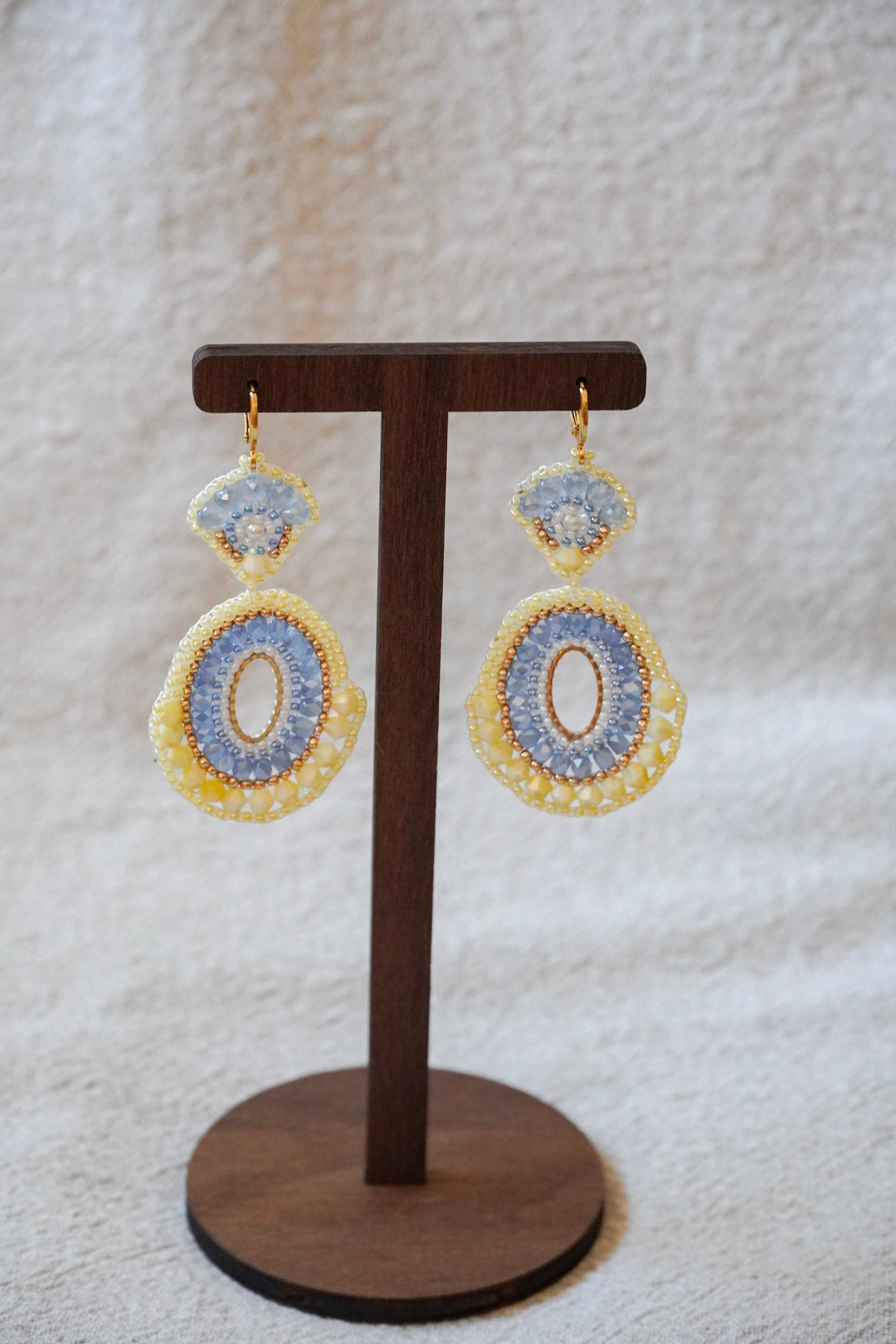 Modell "Elsa" in butteryellow/hellblau