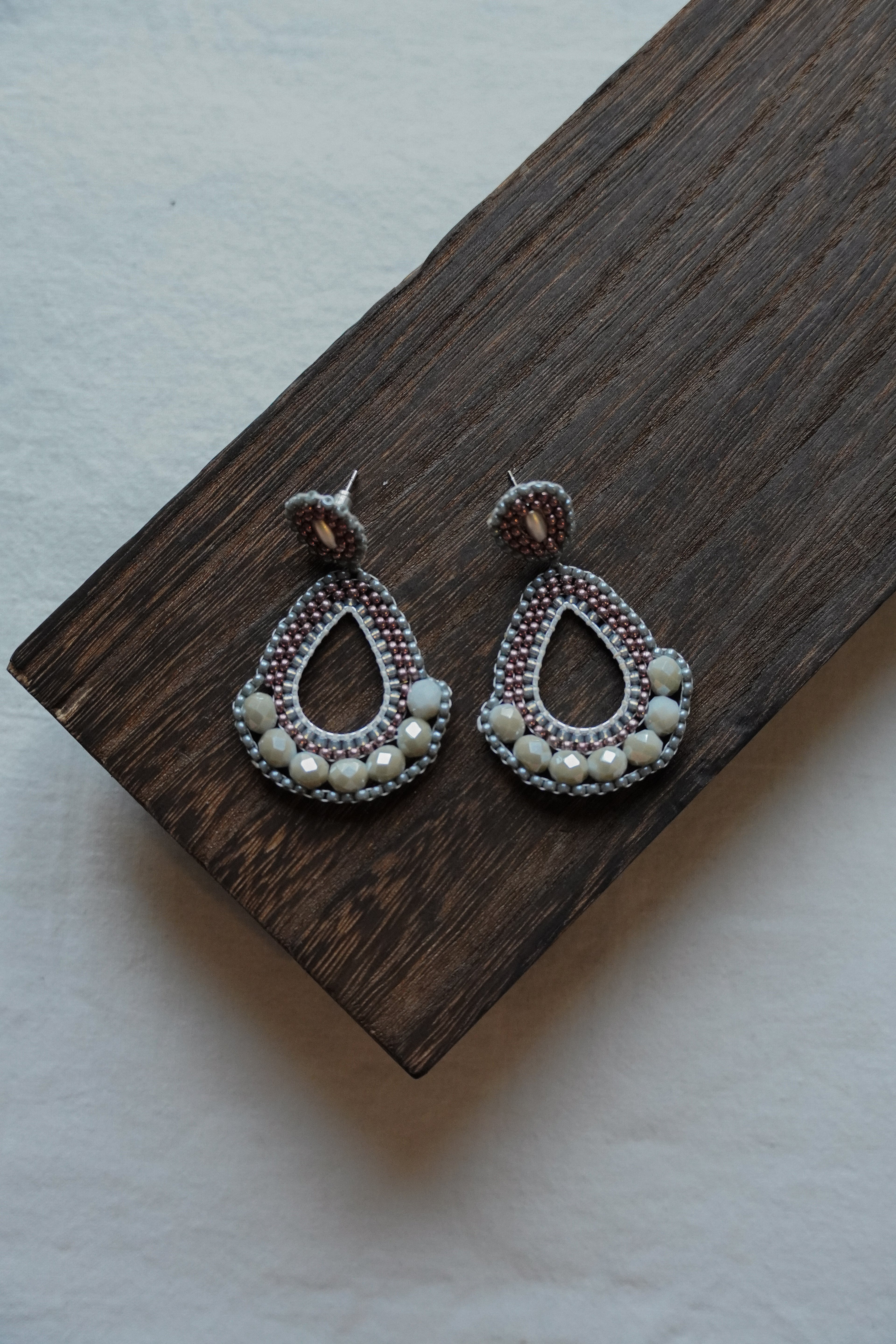 Modell „Frieda“ in Kupfer/grau