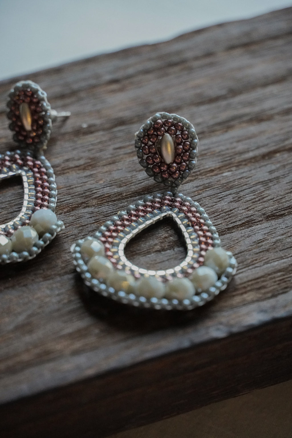 Modell „Frieda“ in Kupfer/grau