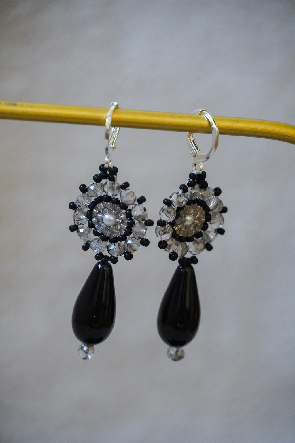 Modell "Ilvy" in schwarz/grau