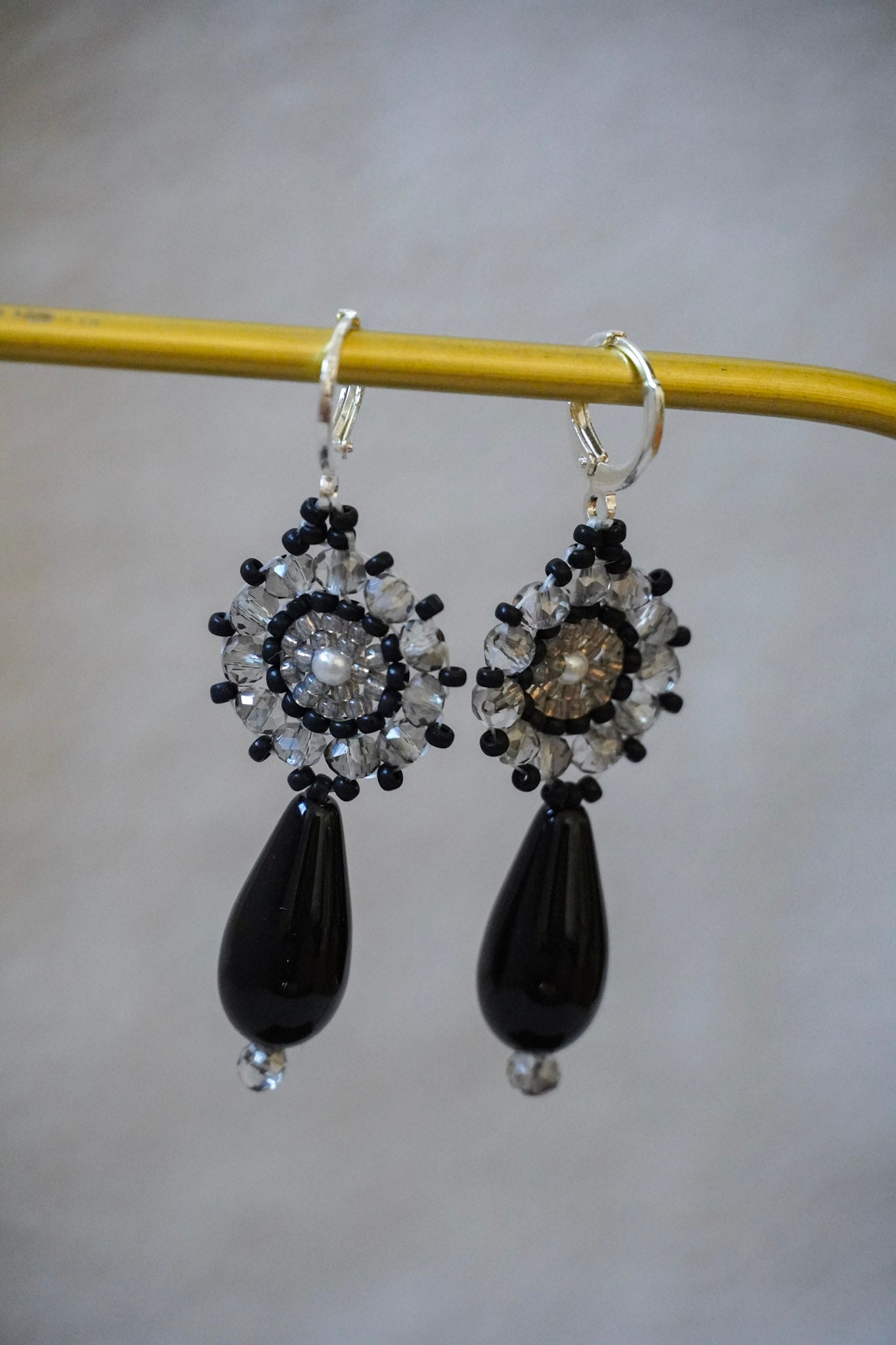 Modell "Ilvy" in schwarz/grau
