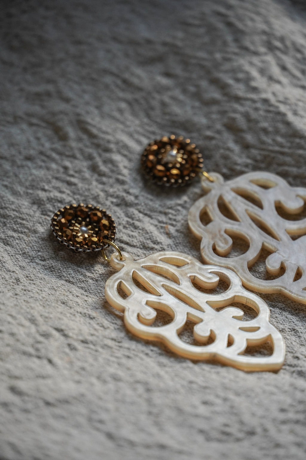 Ohrringe „Svea“ in braun/beige