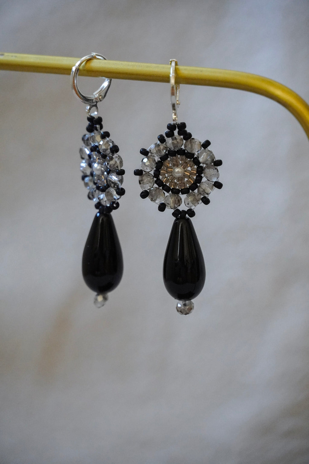 Modell "Ilvy" in schwarz/grau