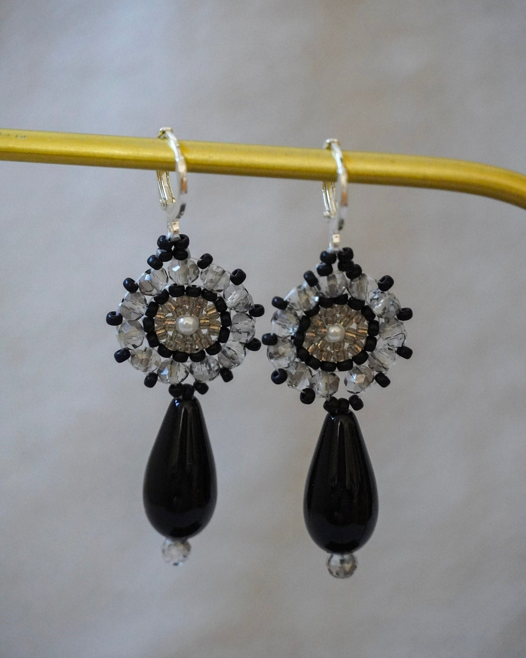 Modell "Ilvy" in schwarz/grau