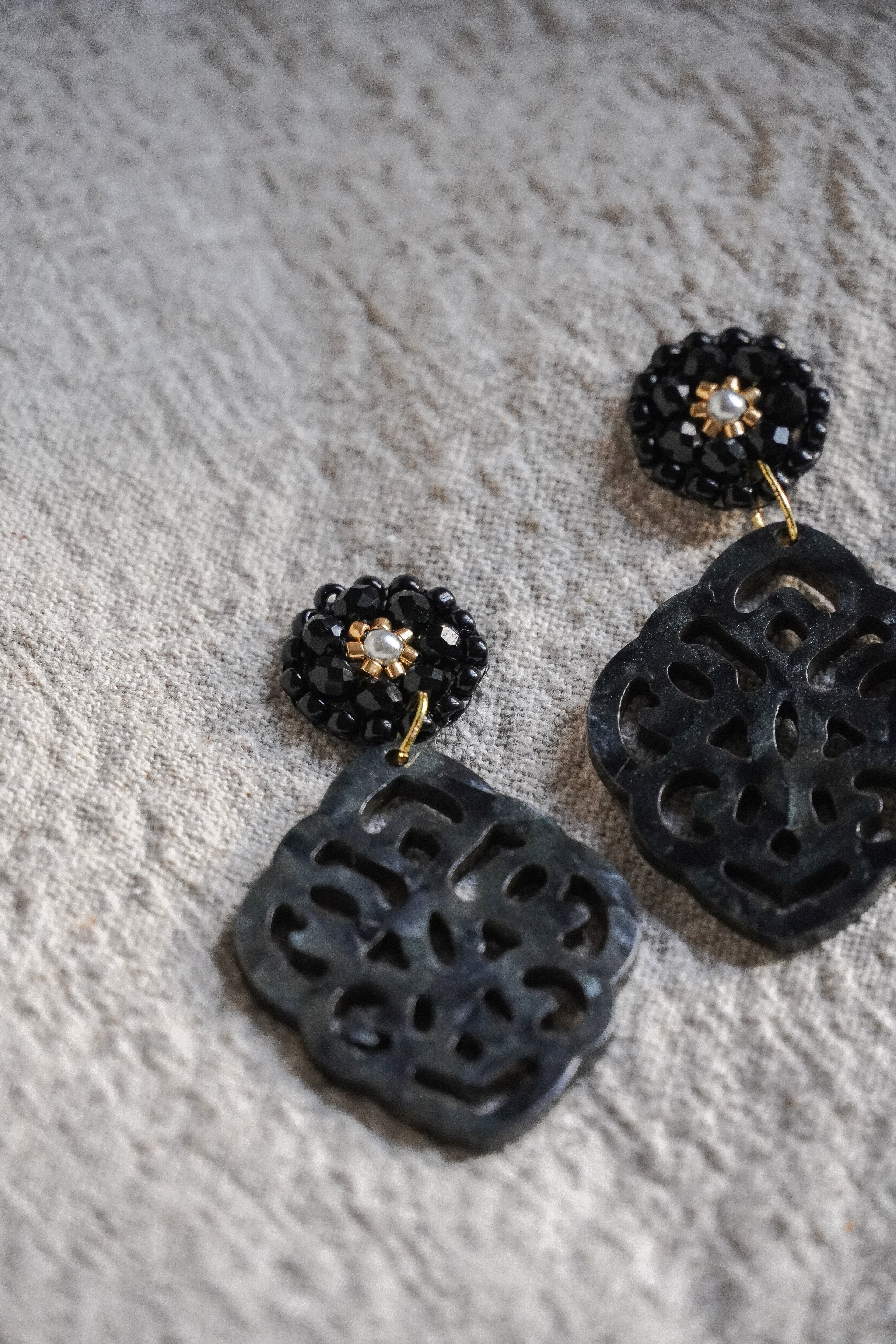 Ohrringe „Lulea“ in schwarz/gold