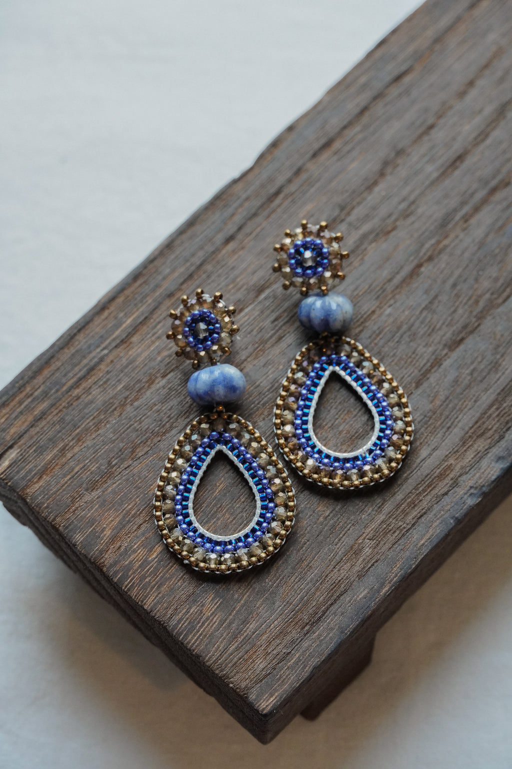 Modell „Frieda“ in Bronze/blau