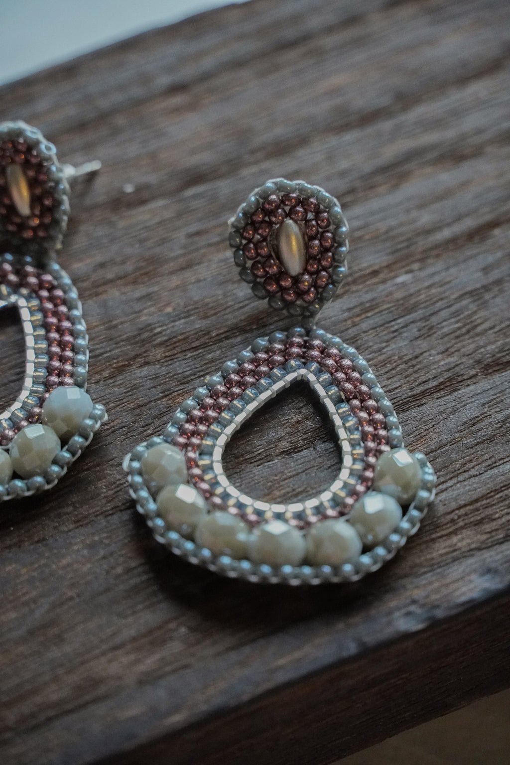 Modell „Frieda“ in Kupfer/grau