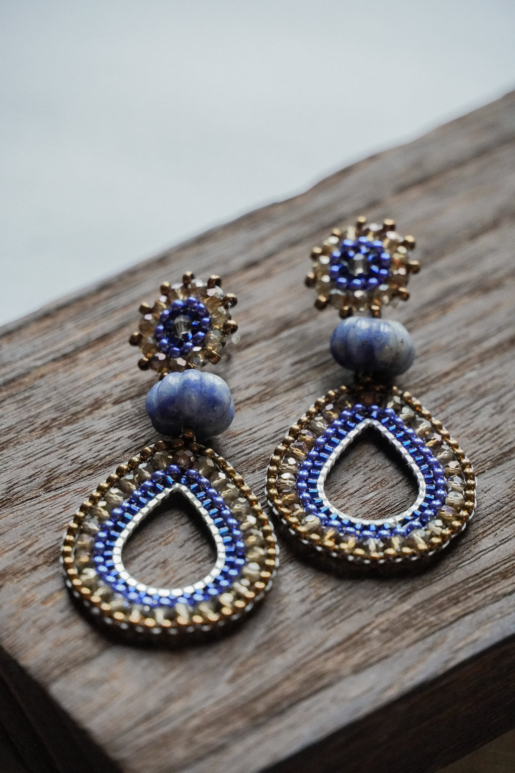 Modell „Frieda“ in Bronze/blau