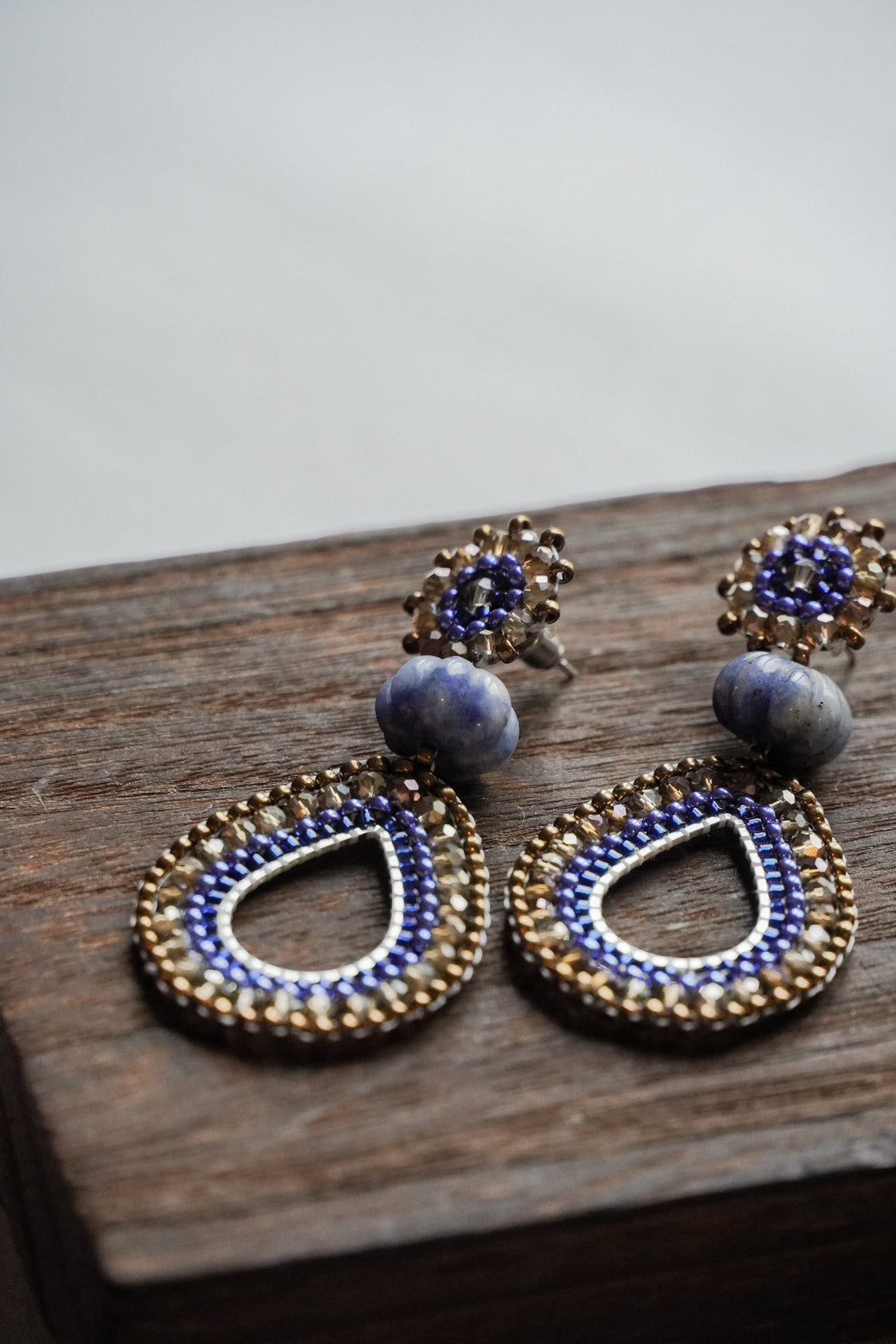 Modell „Frieda“ in Bronze/blau